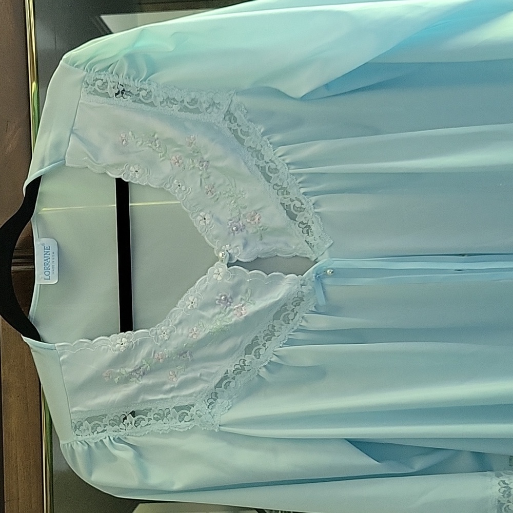 LORRAINE ROBE - Picture 3 of 7
